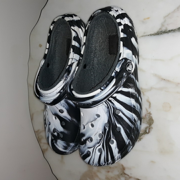 Crocs Classic Unisex Marbled Design Fleece Lined Crocs - Picture 1 of 8